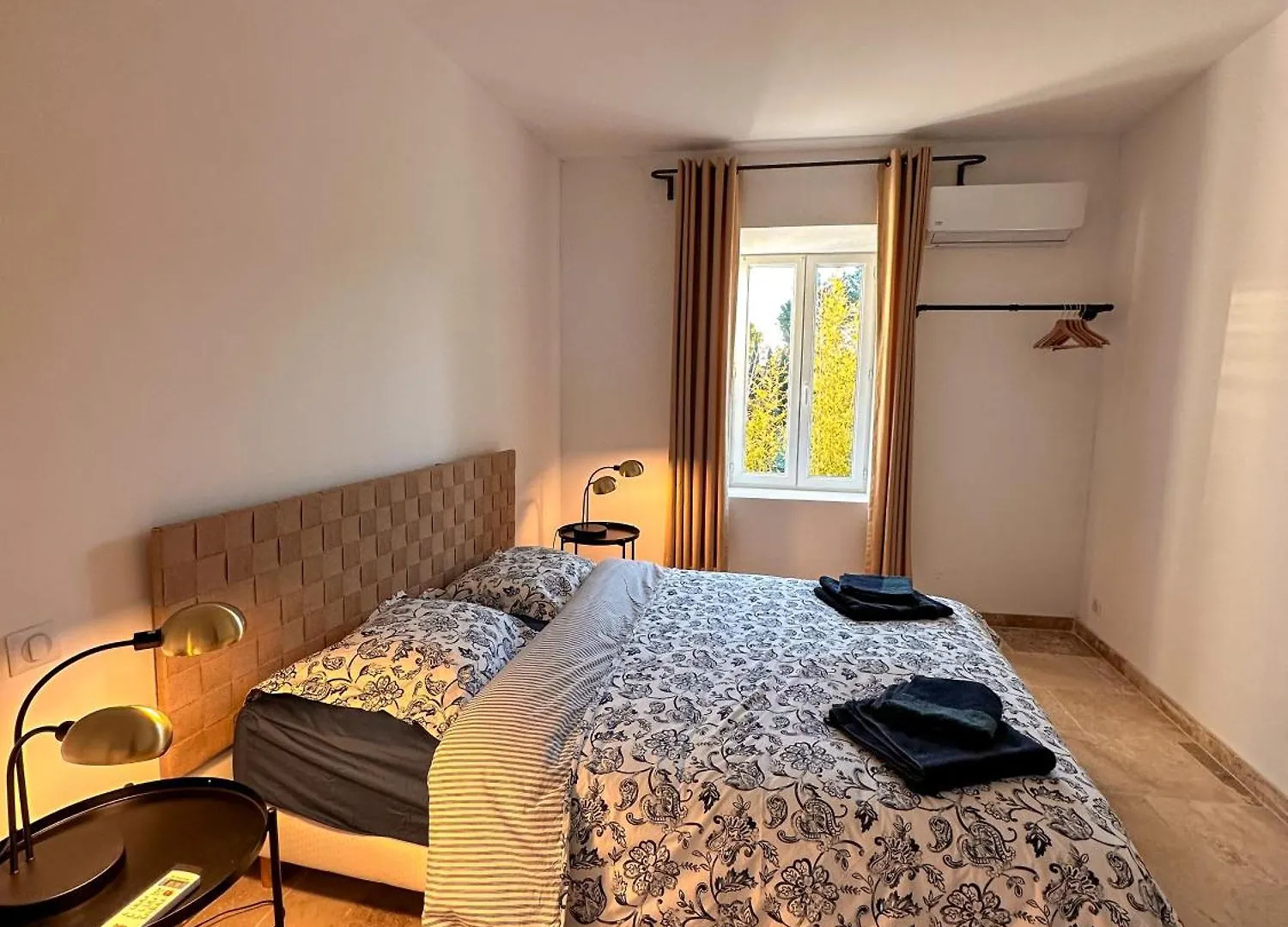 Maison : L'Appart Des Anges 10 Personnes Althen-des-Paluds 0*,